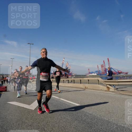 03.10.2025 - Köhlbrandbrückenlauf Matties Gatica Varas http://msf.ph/oto/8992505 03.10.2025 12:44:27 Position 2 4343 meine-sportfotos.de