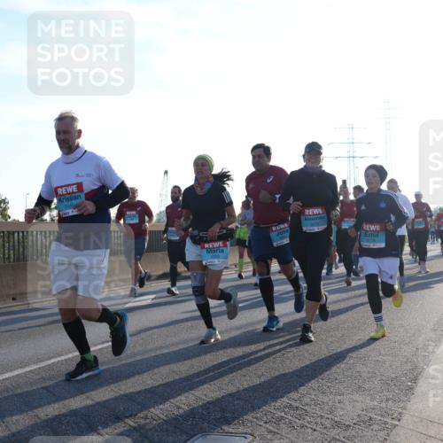 03.10.2025 - Köhlbrandbrückenlauf Luisa Fischer http://msf.ph/oto/8992508 03.10.2025 10:18:05 Position 3 3166, 1093, 3175, 3178 meine-sportfotos.de