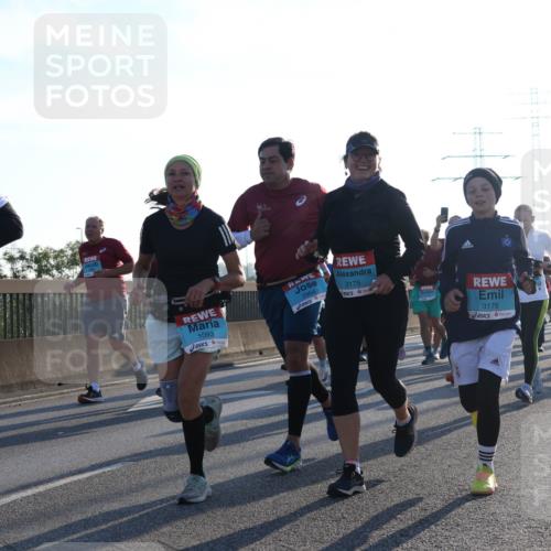 03.10.2025 - Köhlbrandbrückenlauf Luisa Fischer http://msf.ph/oto/8992511 03.10.2025 10:18:05 Position 3 3166, 1093, 2964, 3175, 3178 meine-sportfotos.de
