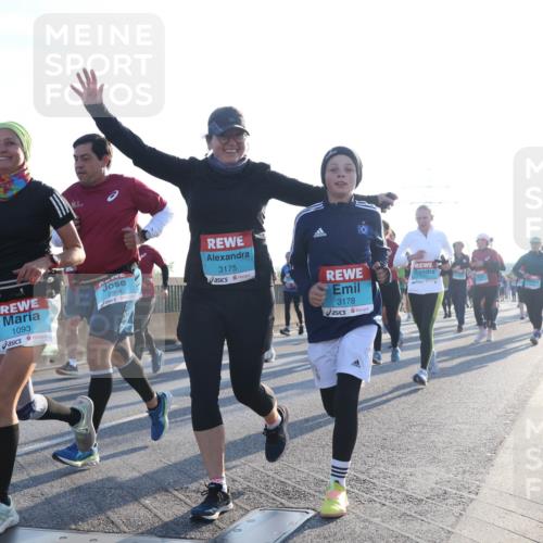 03.10.2025 - Köhlbrandbrückenlauf Luisa Fischer http://msf.ph/oto/8992516 03.10.2025 10:18:06 Position 3 1093, 2964, 3175, 3178 meine-sportfotos.de