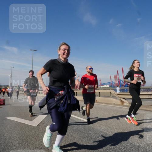 03.10.2025 - Köhlbrandbrückenlauf Matties Gatica Varas http://msf.ph/oto/8992517 03.10.2025 12:44:29 Position 2 4307 meine-sportfotos.de