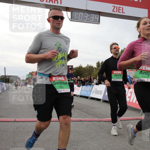 03.10.2025 - Köhlbrandbrückenlauf Yannick Fuchs http://msf.ph/oto/8992522 03.10.2025 16:03:32 Ziel 7094, 7224, 7284, 7418, 7485, 9103, 9632, 9666 meine-sportfotos.de