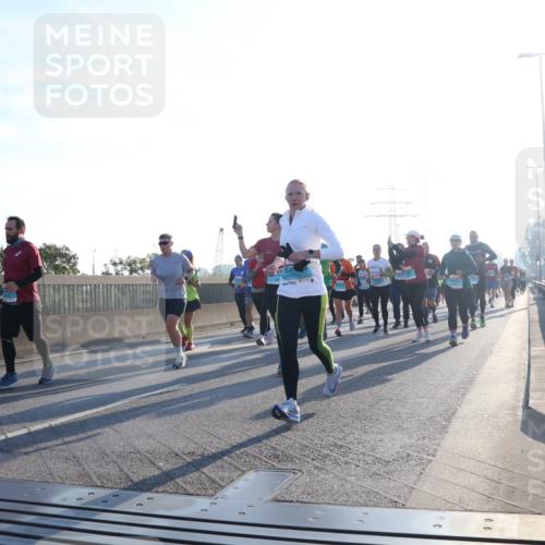 03.10.2025 - Köhlbrandbrückenlauf Luisa Fischer http://msf.ph/oto/8992524 03.10.2025 10:18:07 Position 3  meine-sportfotos.de