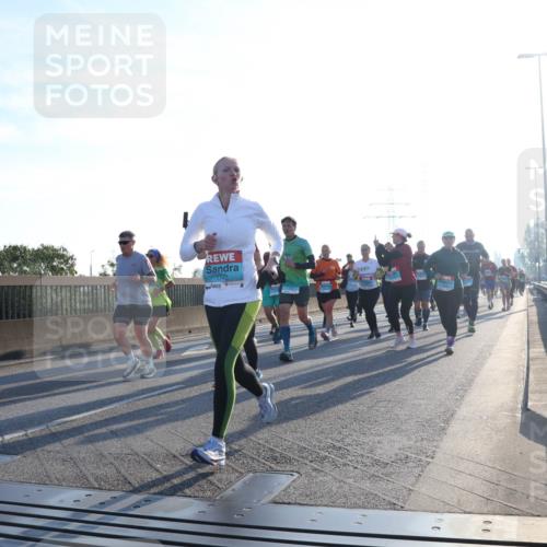 03.10.2025 - Köhlbrandbrückenlauf Luisa Fischer http://msf.ph/oto/8992528 03.10.2025 10:18:07 Position 3 1742, 00, 00 meine-sportfotos.de