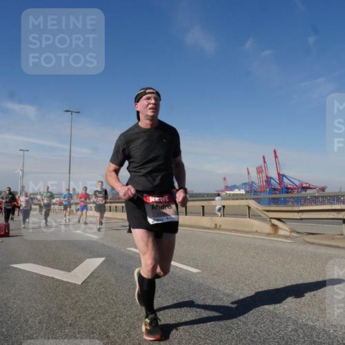03.10.2025 - Köhlbrandbrückenlauf Matties Gatica Varas http://msf.ph/oto/8992531 03.10.2025 12:44:31 Position 2 4135 meine-sportfotos.de