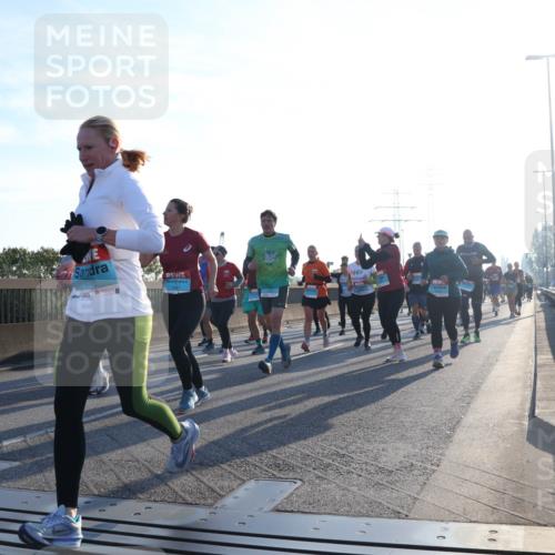 03.10.2025 - Köhlbrandbrückenlauf Luisa Fischer http://msf.ph/oto/8992532 03.10.2025 10:18:07 Position 3 1742, 00, 00 meine-sportfotos.de