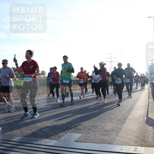 03.10.2025 - Köhlbrandbrückenlauf Luisa Fischer http://msf.ph/oto/8992534 03.10.2025 10:18:08 Position 3 00 meine-sportfotos.de