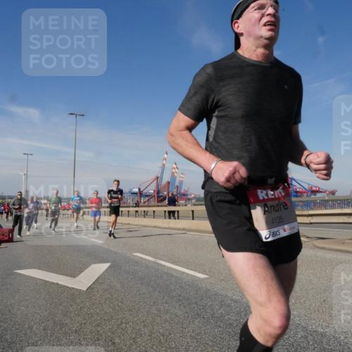 03.10.2025 - Köhlbrandbrückenlauf Matties Gatica Varas http://msf.ph/oto/8992536 03.10.2025 12:44:31 Position 2 4135 meine-sportfotos.de