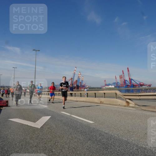 03.10.2025 - Köhlbrandbrückenlauf Matties Gatica Varas http://msf.ph/oto/8992542 03.10.2025 12:44:32 Position 2  meine-sportfotos.de