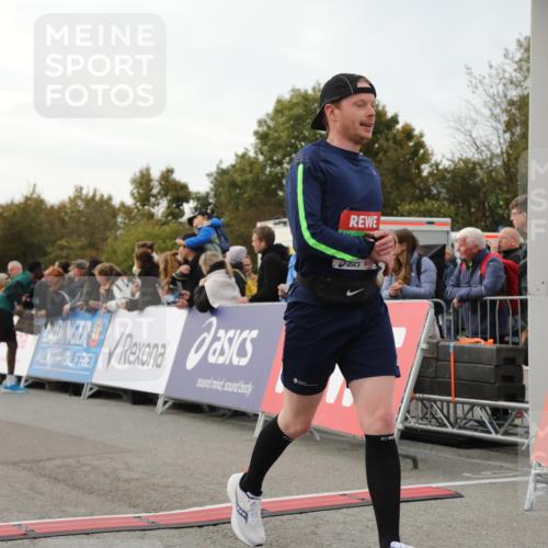 03.10.2025 - Köhlbrandbrückenlauf Yannick Fuchs http://msf.ph/oto/8992549 03.10.2025 16:03:33 Ziel 7094, 7224, 7284, 7418, 7485, 9103, 9484, 9632, 9666 meine-sportfotos.de
