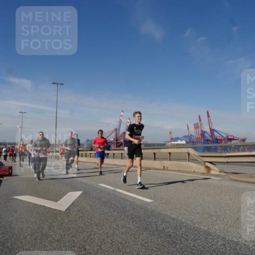 03.10.2025 - Köhlbrandbrückenlauf Matties Gatica Varas http://msf.ph/oto/8992550 03.10.2025 12:44:33 Position 2  meine-sportfotos.de