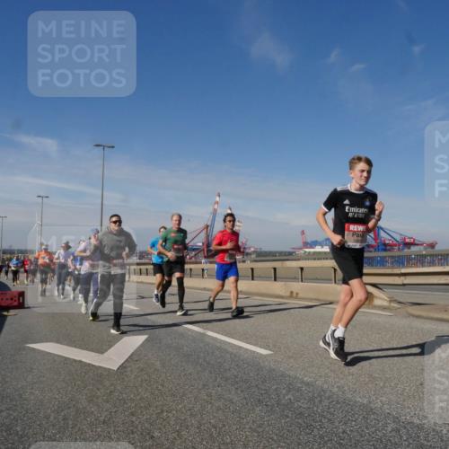 03.10.2025 - Köhlbrandbrückenlauf Matties Gatica Varas http://msf.ph/oto/8992556 03.10.2025 12:44:34 Position 2  meine-sportfotos.de