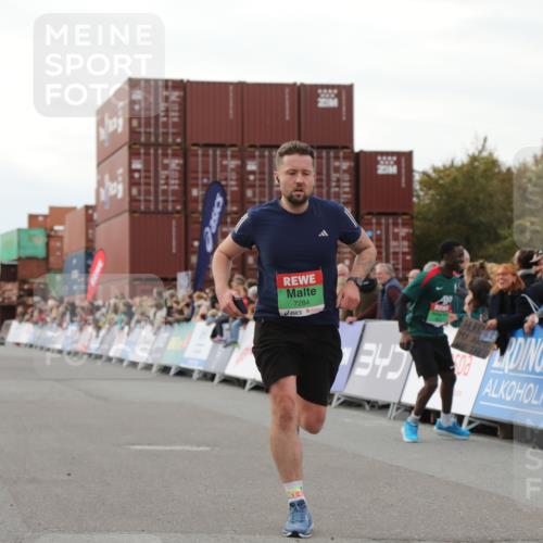 03.10.2025 - Köhlbrandbrückenlauf Yannick Fuchs http://msf.ph/oto/8992557 03.10.2025 16:03:34 Ziel 7224, 7284, 7418, 7485, 9103, 9484, 9632, 9666 meine-sportfotos.de