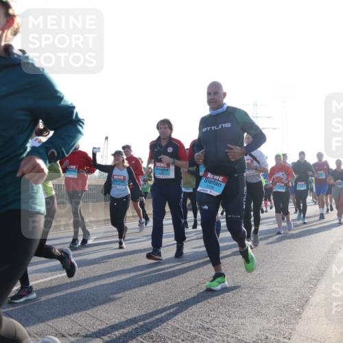 03.10.2025 - Köhlbrandbrückenlauf Luisa Fischer http://msf.ph/oto/8992559 03.10.2025 10:18:10 Position 3 1418, 2126, 1 meine-sportfotos.de