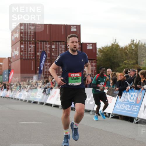 03.10.2025 - Köhlbrandbrückenlauf Yannick Fuchs http://msf.ph/oto/8992564 03.10.2025 16:03:34 Ziel 7224, 7284, 7418, 7485, 9103, 9484, 9632, 9666 meine-sportfotos.de