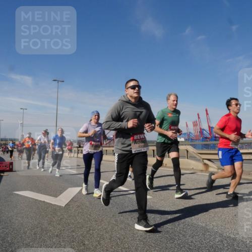 03.10.2025 - Köhlbrandbrückenlauf Matties Gatica Varas http://msf.ph/oto/8992569 03.10.2025 12:44:35 Position 2 4506 meine-sportfotos.de