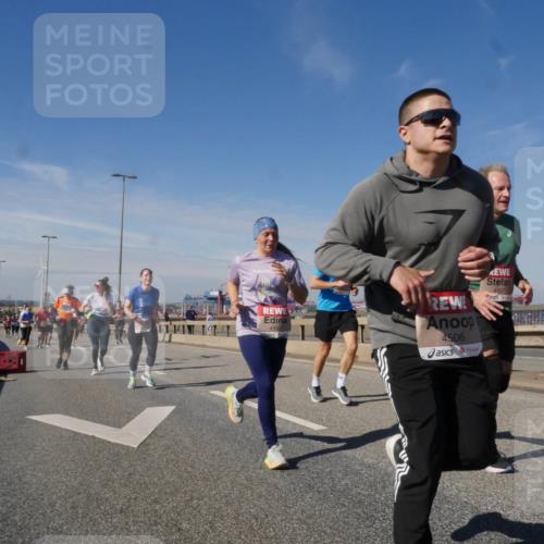 03.10.2025 - Köhlbrandbrückenlauf Matties Gatica Varas http://msf.ph/oto/8992575 03.10.2025 12:44:36 Position 2 4352, 4506, 4837 meine-sportfotos.de