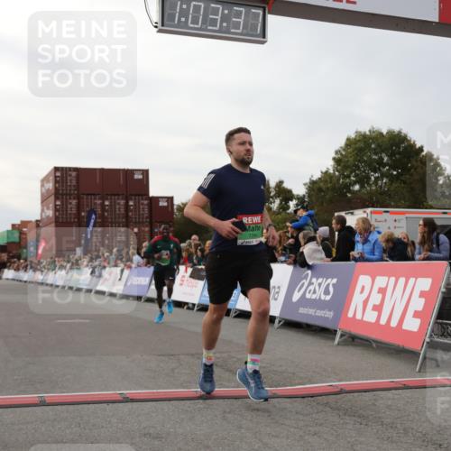 03.10.2025 - Köhlbrandbrückenlauf Yannick Fuchs http://msf.ph/oto/8992586 03.10.2025 16:03:35 Ziel 7224, 7284, 9103, 9484, 9632, 9666 meine-sportfotos.de