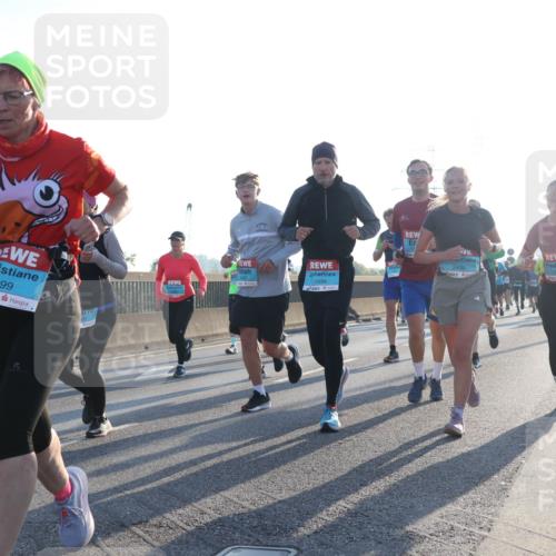 03.10.2025 - Köhlbrandbrückenlauf Luisa Fischer http://msf.ph/oto/8992591 03.10.2025 10:18:13 Position 3 3699, 1634, 2499, 1818 meine-sportfotos.de