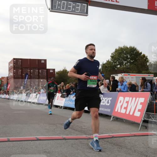 03.10.2025 - Köhlbrandbrückenlauf Yannick Fuchs http://msf.ph/oto/8992593 03.10.2025 16:03:35 Ziel 7224, 7284, 9103, 9484, 9632, 9666 meine-sportfotos.de