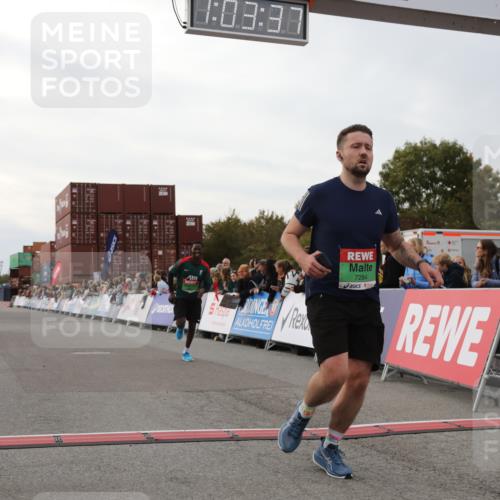 03.10.2025 - Köhlbrandbrückenlauf Yannick Fuchs http://msf.ph/oto/8992599 03.10.2025 16:03:35 Ziel 7224, 7284, 9103, 9484, 9632, 9666 meine-sportfotos.de