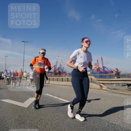 03.10.2025 - Köhlbrandbrückenlauf Matties Gatica Varas http://msf.ph/oto/8992602 03.10.2025 12:44:39 Position 2 6269 meine-sportfotos.de