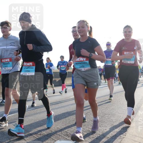 03.10.2025 - Köhlbrandbrückenlauf Luisa Fischer http://msf.ph/oto/8992603 03.10.2025 10:18:14 Position 3 2040, 1634, 2499, 2034, 1818 meine-sportfotos.de
