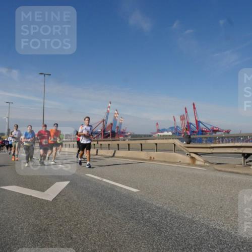 03.10.2025 - Köhlbrandbrückenlauf Matties Gatica Varas http://msf.ph/oto/8992614 03.10.2025 12:44:41 Position 2 118 meine-sportfotos.de