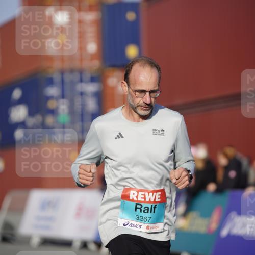 03.10.2025 - Köhlbrandbrückenlauf Michael Burmester http://msf.ph/oto/8992617 03.10.2025 09:52:23 Ziel 2937, 3267 meine-sportfotos.de