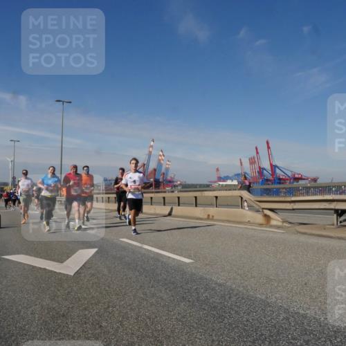 03.10.2025 - Köhlbrandbrückenlauf Matties Gatica Varas http://msf.ph/oto/8992620 03.10.2025 12:44:41 Position 2  meine-sportfotos.de