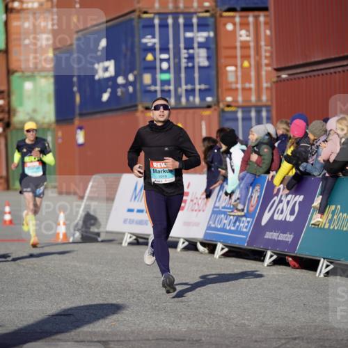 03.10.2025 - Köhlbrandbrückenlauf Michael Burmester http://msf.ph/oto/8992623 03.10.2025 09:52:30 Ziel 1019, 3008, 3610 meine-sportfotos.de