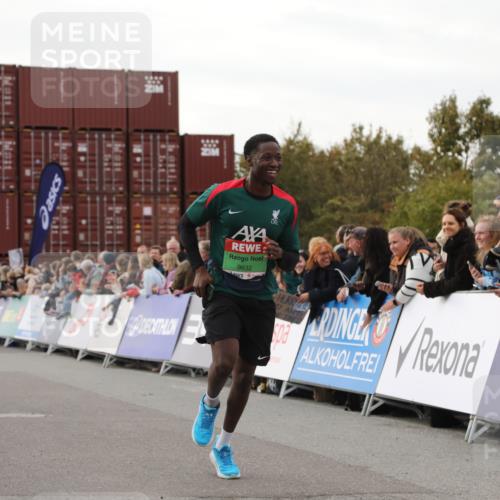 03.10.2025 - Köhlbrandbrückenlauf Yannick Fuchs http://msf.ph/oto/8992628 03.10.2025 16:03:36 Ziel 7284, 9103, 9484, 9632, 9666 meine-sportfotos.de