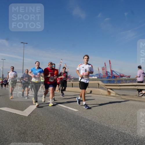 03.10.2025 - Köhlbrandbrückenlauf Matties Gatica Varas http://msf.ph/oto/8992632 03.10.2025 12:44:43 Position 2 6, 118 meine-sportfotos.de
