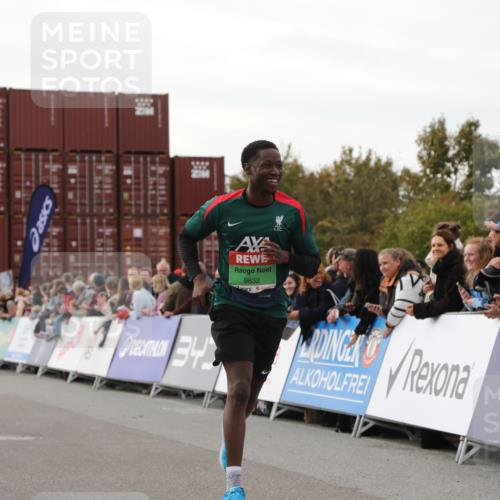 03.10.2025 - Köhlbrandbrückenlauf Yannick Fuchs http://msf.ph/oto/8992634 03.10.2025 16:03:36 Ziel 7284, 9103, 9484, 9632, 9666 meine-sportfotos.de