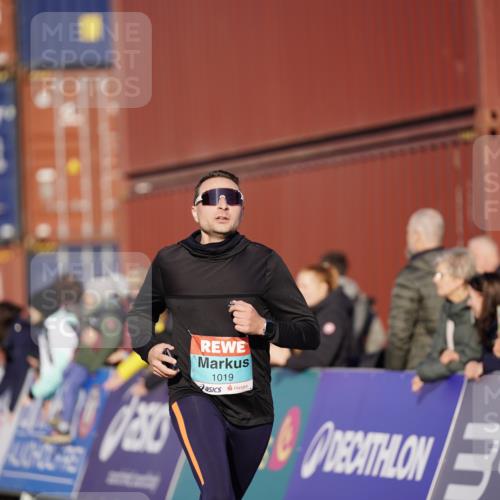 03.10.2025 - Köhlbrandbrückenlauf Michael Burmester http://msf.ph/oto/8992636 03.10.2025 09:52:32 Ziel 1019, 1055, 2792, 3008, 3610 meine-sportfotos.de