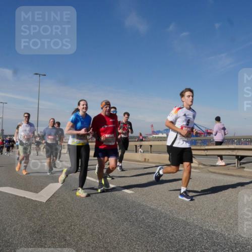 03.10.2025 - Köhlbrandbrückenlauf Matties Gatica Varas http://msf.ph/oto/8992638 03.10.2025 12:44:43 Position 2 6 meine-sportfotos.de