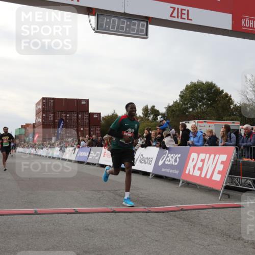 03.10.2025 - Köhlbrandbrückenlauf Yannick Fuchs http://msf.ph/oto/8992642 03.10.2025 16:03:37 Ziel 7284, 8980, 8981, 9484, 9632, 9666 meine-sportfotos.de