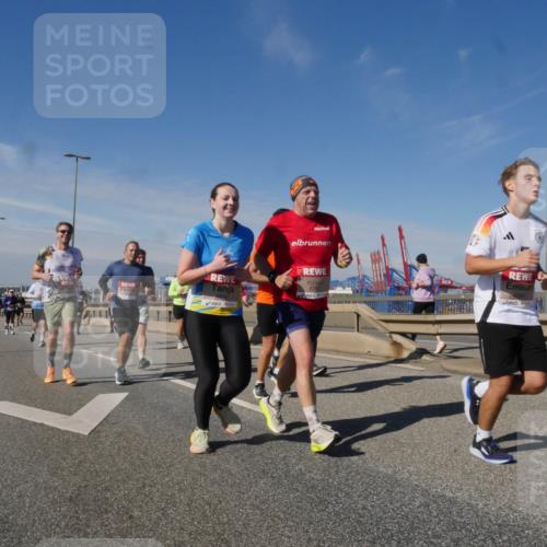 03.10.2025 - Köhlbrandbrückenlauf Matties Gatica Varas http://msf.ph/oto/8992643 03.10.2025 12:44:44 Position 2 6797, 4845 meine-sportfotos.de