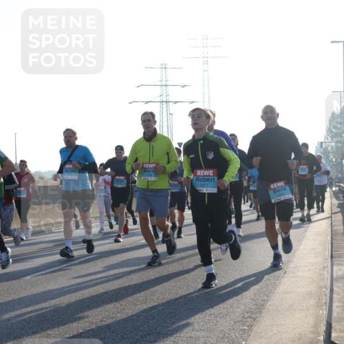 03.10.2025 - Köhlbrandbrückenlauf Luisa Fischer http://msf.ph/oto/8992644 03.10.2025 10:18:19 Position 3 3371, 3369, 1 meine-sportfotos.de