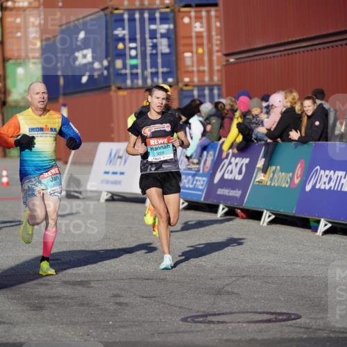 03.10.2025 - Köhlbrandbrückenlauf Michael Burmester http://msf.ph/oto/8992646 03.10.2025 09:52:33 Ziel 1019, 1055, 2792, 3008, 3610 meine-sportfotos.de