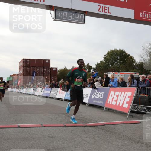 03.10.2025 - Köhlbrandbrückenlauf Yannick Fuchs http://msf.ph/oto/8992649 03.10.2025 16:03:37 Ziel 7284, 8980, 8981, 9484, 9632, 9666 meine-sportfotos.de