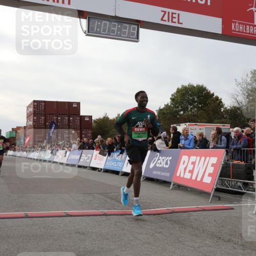 03.10.2025 - Köhlbrandbrückenlauf Yannick Fuchs http://msf.ph/oto/8992657 03.10.2025 16:03:37 Ziel 7284, 8980, 8981, 9484, 9632, 9666 meine-sportfotos.de