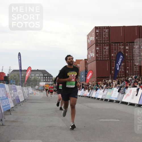 03.10.2025 - Köhlbrandbrückenlauf Yannick Fuchs http://msf.ph/oto/8992670 03.10.2025 16:03:38 Ziel 7284, 7409, 8980, 8981, 9484, 9632, 9666 meine-sportfotos.de