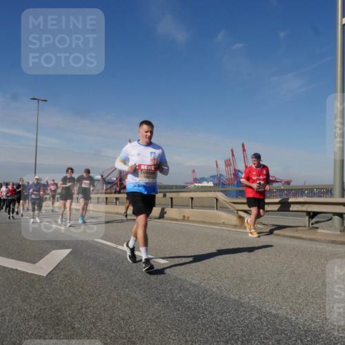 03.10.2025 - Köhlbrandbrückenlauf Matties Gatica Varas http://msf.ph/oto/8992673 03.10.2025 12:44:47 Position 2 6083 meine-sportfotos.de