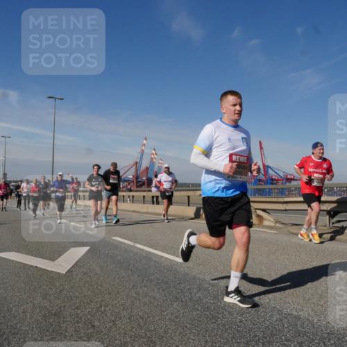 03.10.2025 - Köhlbrandbrückenlauf Matties Gatica Varas http://msf.ph/oto/8992678 03.10.2025 12:44:48 Position 2 6083 meine-sportfotos.de