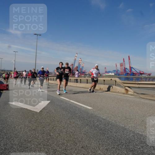 03.10.2025 - Köhlbrandbrückenlauf Matties Gatica Varas http://msf.ph/oto/8992680 03.10.2025 12:44:48 Position 2  meine-sportfotos.de
