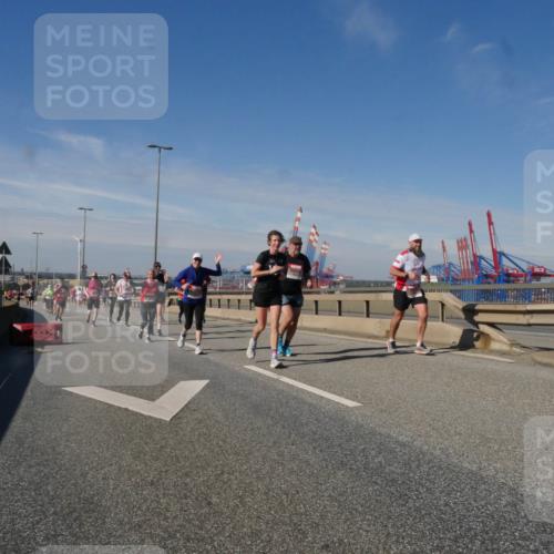 03.10.2025 - Köhlbrandbrückenlauf Matties Gatica Varas http://msf.ph/oto/8992686 03.10.2025 12:44:49 Position 2  meine-sportfotos.de