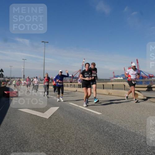 03.10.2025 - Köhlbrandbrückenlauf Matties Gatica Varas http://msf.ph/oto/8992690 03.10.2025 12:44:49 Position 2 1111 meine-sportfotos.de