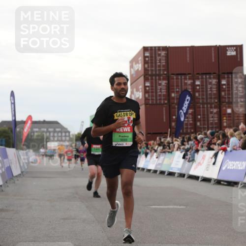 03.10.2025 - Köhlbrandbrückenlauf Yannick Fuchs http://msf.ph/oto/8992697 03.10.2025 16:03:39 Ziel 7284, 7409, 8980, 8981, 9484, 9632, 9666 meine-sportfotos.de
