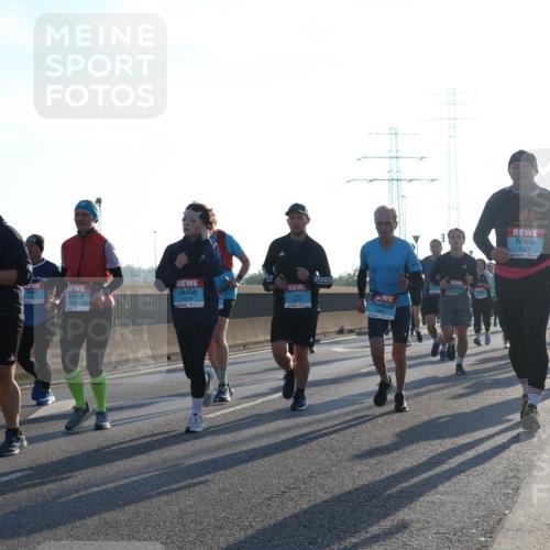 03.10.2025 - Köhlbrandbrückenlauf Luisa Fischer http://msf.ph/oto/8992698 03.10.2025 10:18:24 Position 3 1979, 2905, 1632, 1329, 1 meine-sportfotos.de
